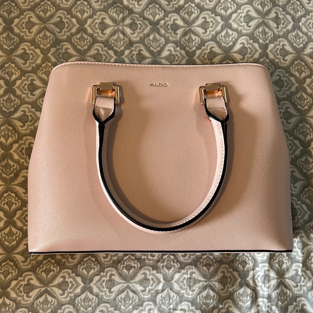 Small baby pink Aldo hand bag